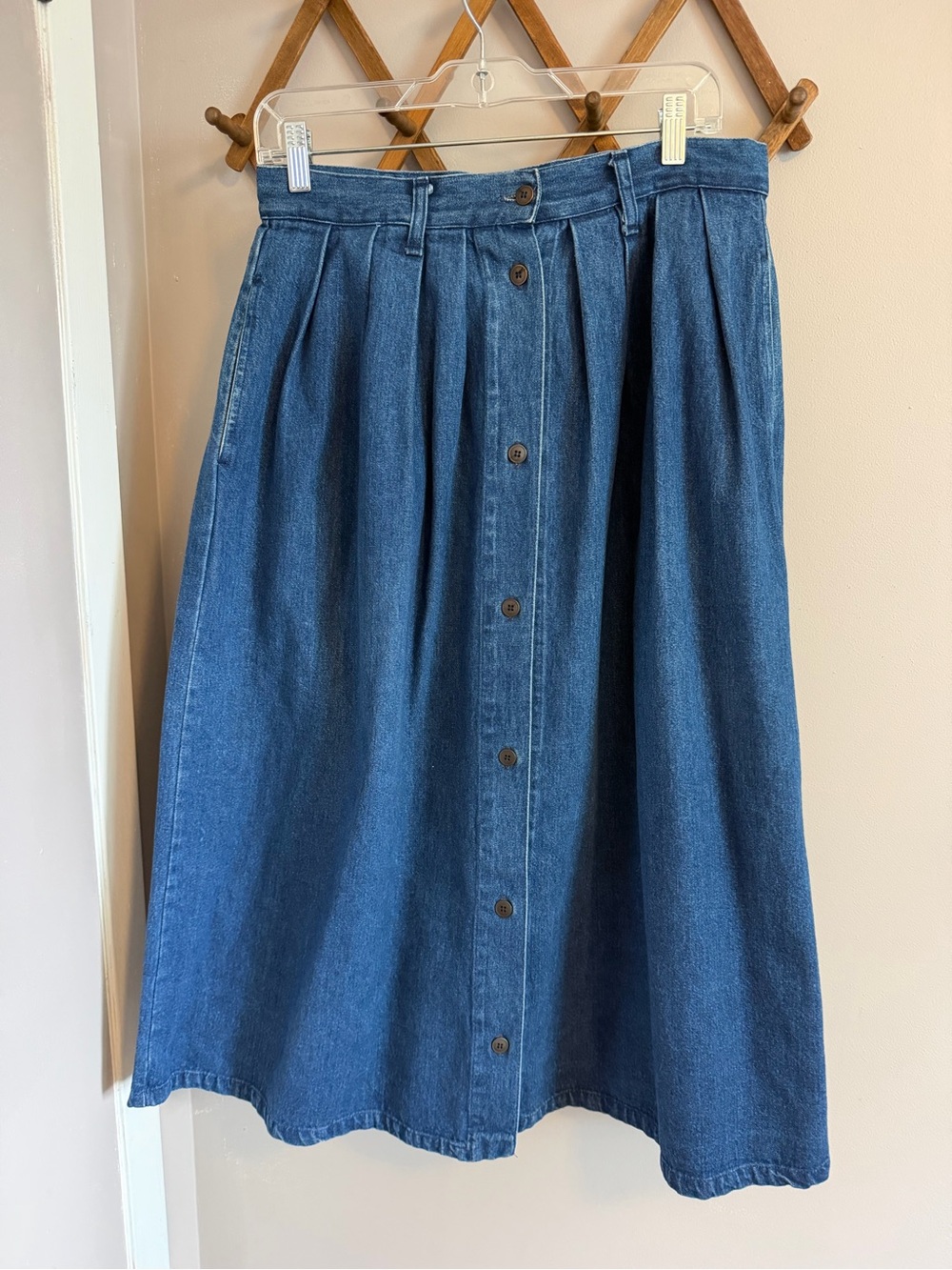 The Kettle Creek Canvas Co Vintage Blue Button Front Pleated Denim Midi Skirt M